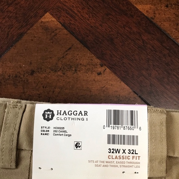Haggar® Men's Classic Fit Flat-Front Stretch Comfort Cargo Pant - Picture 4 of 7